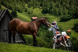 Beli motor mini anak online berkualitas dengan harga murah terbaru 2021 di tokopedia! Photos And Videos By Manolo Andrade Andrade Manolo Twitter Motocross Love Enduro Motorcycle Bike Couple