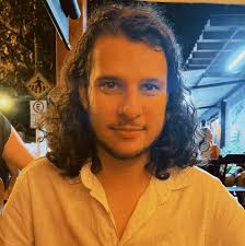 Um tempo se passou desde que escrevi este poema, e gostaria de me responder  estas questões agora que tudo se acalmou. Eu sei como este furacão te  machucou. Primeiramente, se está cansado,