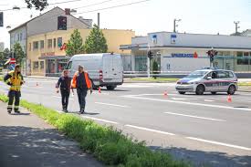 Bewaffneter bankräuber auf der flucht. Bankuberfall Mit Bombendrohung In Linz Bindermichl Keferfeld Laumat At