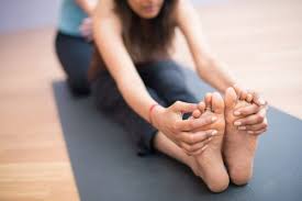 These 10 Yoga Stretches Will Help Your Aching Feet Yoga Poses Aching Feet Yoga Stretches