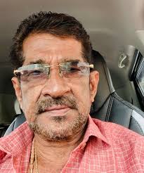 You better be celebrating the most superior actor today! Happy birthday  Robin!!! 🌹🌹🌹🌹