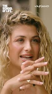 Had such a great conversation with my sister @sophiabuxton using @vapianouk  & @theschooloflife’s conversation cards, which you can also use for free in  Vapiano! 🍝🫶🏼 #ConversationsOverPasta ad