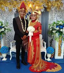 Kali ini aku mau nulis review pengalamanku menjahit kebaya pengantin di cikross. 69 Animasi Pengantin Batak Cikimm Com