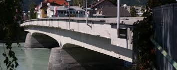 Schwaz ist eine bezirkshauptstadt im bundesland tirol in österreich und liegt im mittleren unterinntal, etwa 30 km östlich der landeshauptstadt innsbruck am. Schwaz Tirol Abrissgefahr Fur Denkmalgeschutzte Innbrucke Initiative Denkmalschutz