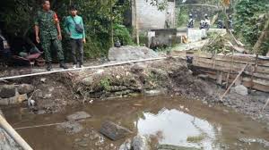 Beli produk kolam ikan plastik berkualitas dengan harga murah dari berbagai pelapak di indonesia. Warga Cangkringan Temukan Bebatuan Persegi Panjang Di Kolam Ikan Diduga Bagian Candi Halaman 1 Tribun Jogja