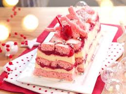 La Buche Tiramisu Airelles Et Poires En Video Dessert De Noel Original Buche Tiramisu Buche De Noel
