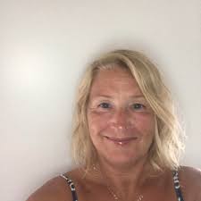 Looking for recommendations… wanting some decking building at the top of my  garden Thanks in advance