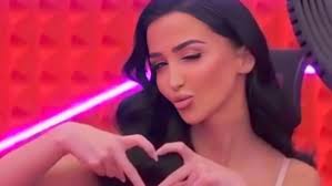 After the separation from Rita Ora, the actor of "Spider Man" Andrew  Garfield has fun in the company of Aisling Beas