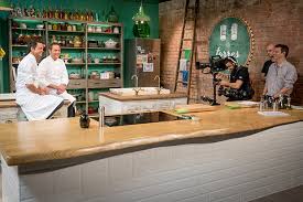 Los programas de cocina han tocado fondo y el circo finalmente se ha apoderado de la poca… En La Cocina De Los Hermanos Torres Nos Colamos En La Grabacion De Su Programa