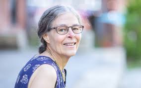 Zoe Manos's Instagram, Twitter & Facebook