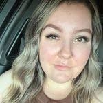 Desiree Lund's Instagram, Twitter & Facebook