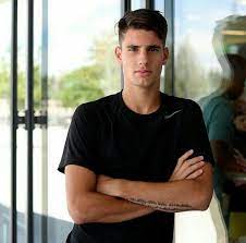 A válogatott szoboszlai dominik kedden bejelentette, hogy nem távozik a red bull salzburg labdarúgócsapatától. Tiltott Szerelem Szoboszlai Dominik Foszereplok Wattpad