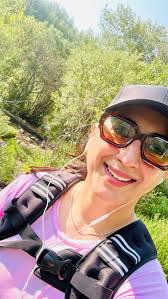 Walking but make it weighted! 💥, Here are the TOP 3 reasons I wear a  weighted vest during my daily walks:, 1️⃣ Improves posture