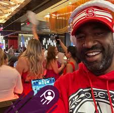 Vocalist seeking guitarist for covers in Las Vegas, NV