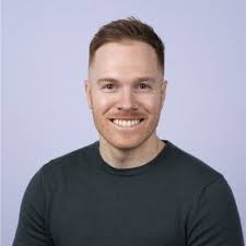 They say not to chase titles... but I chased this one for years. Stoked to  be Head of Customer Experience at Daily Mentor 🎓 Last year, I jumped