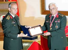 .emekli korgeneral mustafa bıyık emekli korgeneral hakkı kılınç emekli tümgeneral erdal şenel emekli tümgeneral çetin dizdar tutuklu sayisi 51'e yükseldi̇ son yapılan 4'üncü dalga. Basbug Un Yerine Isik Kosaner