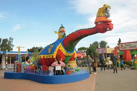 A company town, it is also the site of a theme park, legoland, waterpark resort, lalandia, and billund airport which is the second largest airport in denmark. Legoland Gosselies Wordt Grootste Van Europa Reizen Hln Be