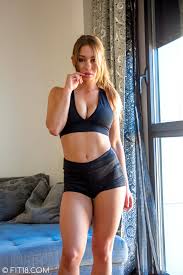 Hot college girl – fit nude selfie intriguing you