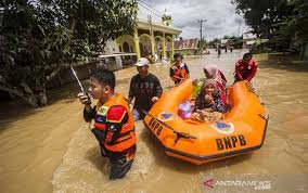 Satu di antaranya adalah syekh muhammad zaini bin abdul ghani atau guru sekumpul yang diakui banyak sekali ulama dari tanah banjar yang tersebar ke pelosok nusantara maupun pelosok negeri. Walhi Sebut Pemerintah Tak Siap Tangani Banjir Kalsel
