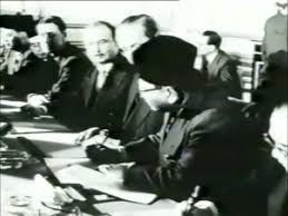 Melayu kekal dlm linkungan komanwel dgn sistem pmrthn demokrasi rakyat tptn akn ambil alih semua jwtn ptg spt menteri pertahanan. Muzium Negara Rundingan London 1956 Youtube