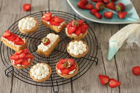 Tartelettes Sable Breton Ganache Montee Chocolat Blanc Et Fraises Delicieux Desserts Ganache Montee Chocolat Blanc Ganache Montee Chocolat