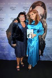 Vi pratar även med gynekologen helena kopp kallner som berättar vilka symtomen för ett myom kan vara. Johanna Toftbys Bokrelease Stoppa Pressarna Kandisar Mingel Kandisbilder Kandisfester Premiarer Roda Mattan