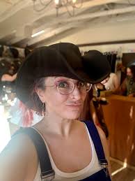 Which shop sells robin hood hats?