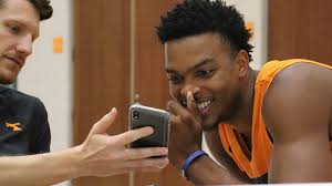 Tennessee guard Josiah-Jordan James sends love to his mom for Mother's Day 