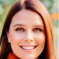 Amanda Graybeal's Instagram, Twitter & Facebook