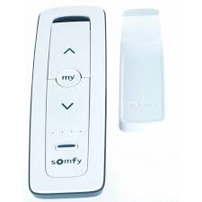 Retrouvez les télécommandes somfy de la gamme télis à 6 canaux pour programmer et commander les ouvertures de la maison en fonction des moments de la journée. Emetteur Somfy Situo 5 Rts Pure Ii 1870418