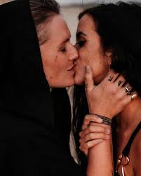 I discovered it's never too late to reinvent yourself . . . . . . . . .  #boudoir #portrait #portraitshoot #portraitphotographerstuttgart  #photographerstuttgart #heidelberg #heidelbergphotographer #mannheim  #fotografmannheim #fotografheidelberg ...