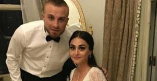 Töre ve bilgiç, sosyal medyadan birbirlerini takip etmeyi bıraktı. Gokhan Tore Ile Esra Bilgic Tek Celsede Bosandi Unlu Cift Adliyeden Ayrilirken Galeri Takvim