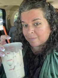 Robin Mccurry's Instagram, Twitter & Facebook