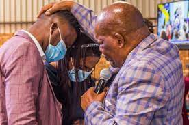 As bishop says, it is in your moments of decision that your destiny is shaped. South Africans React To Bishop Makamu And His Wife Hugging It Out Drum