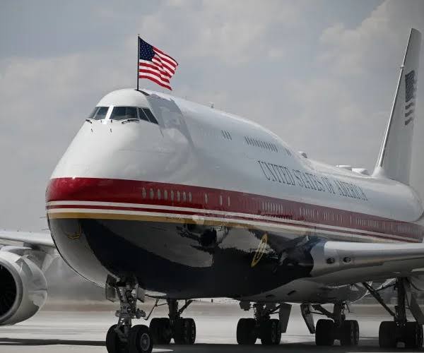 Trump: New Air Force One Will Stop at UK Base for Tours