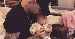 Kane Brown S Baby Kingsley Rose Brown Is So Adorable Pics Videos