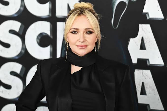 Hayden Panettiere defends decision to keep 'very famous' man's identity  from boat story secret in memoir - Yahoo