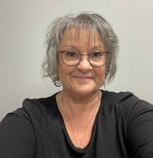 Linda Charest's Instagram, Twitter & Facebook