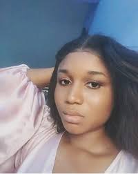 Hortavie Mpondo ET SON STYLE DE GRAND MERE ; La coach Blonde Depuis presque  1 an aujourd'hui, je suis hortavie Mpondo. Force est de constater que cette  petite est encore dans la