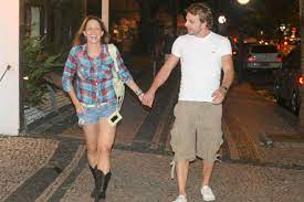 Comunicamos que a atriz danielle winits está separada do ator cássio reis. Danielle Winits E Cassio Reis Passeiam A Noite Pelas Ruas Do Leblon O Fuxico