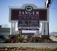 Tanger Outlet Center At Five Oaks In Sevierville Is The Premiere Outlet Mall Of The Smokies With Some Of The Best Outl Gatlinburg Hotels Sevierville Gatlinburg