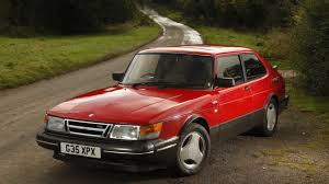 Slechts twee jaar na de introductie werd een verbeterde transmissie aangeboden en een extra . Why A Saab 900 Is All The Classic Car You Ll Ever Need
