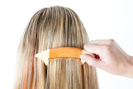 Am besten wärst du dafür geeignet, wenn du vom ansatz her oder von natura bereits dunkle haare wie braune haare, mittelbraun, schwarze oder sehr dunkelblonde haare hast. Kammstrahnen Selber Machen So Geht Es