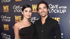 Hot on the heels of blake moynes' own sister absolutely roasting him over being in love with his third bachelorette in a row, katie thuston's aunt has arrived. Blake Moynes Mom Dad Siblings 5 Fast Facts Heavy Com