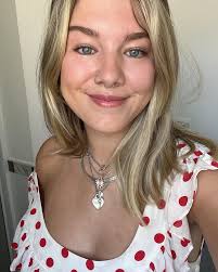 aimee henry 🌸 (@aimee.henry) • Instagram photos and videos