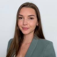 Larissa Hubert's Instagram, Twitter & Facebook