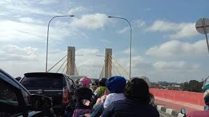 Lowongan kerja terbaru maret 2020. Breaking News Terjadi Kemacetan Total Dari Pangkal Jembatan Musi Iv Menuju Plaju Sriwijaya Post