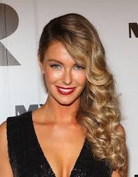 Cover any telltale signs of your hairband by wrapping a section of hair around your band and securing with a bobby pin. Http Www Stylebistro Com Prom Hair Styles For Long Hair 2011 Articles Uwqxgxaxqsn Down Prom Hair Prom Hairstyles For Long Hair Hollywood Hair Hair Styles