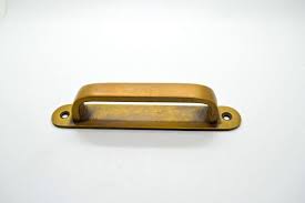 Wenn sie es schlicht und ton in die schubladen des nachttisches verfügen über einen gedämpften selbsteinzug. Schubladengriffe Messing Messing Griffe Vintage Schublade Ziehen Schrank Knaufe Kuche Griffe Griffe Die Antiken Retro Messing Griffe Schubladen Griffe Schubladengriffe Und Messing