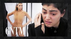 Fashionshow ohne Kleidung? Die Mädchen brechen in Tränen aus! | GNTM 2021  ProSieben - YouTube